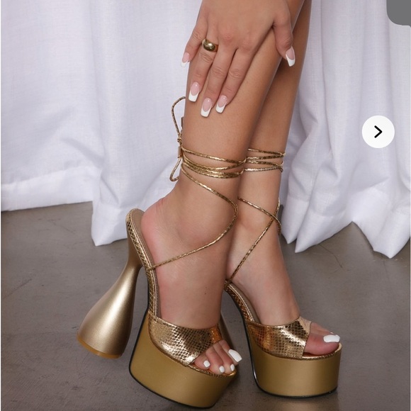 Fashion Nova Shoes - LIKE NEW Fashion Nova Gold platform Heels - Size 5.5